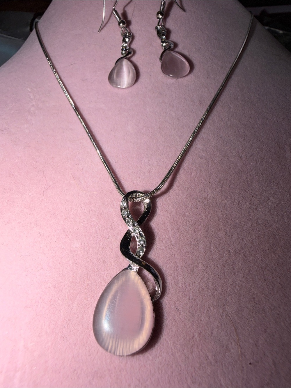 Sterling-Inspired Pink Teardrop 16” Necklace with Matching 1”Earrings, (J0295)